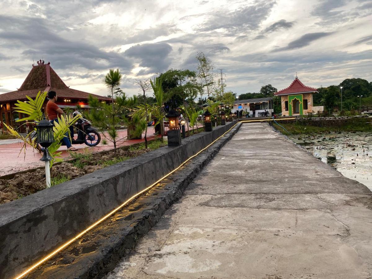 Resort & Resto Talaga Sundayana Subang Exterior photo