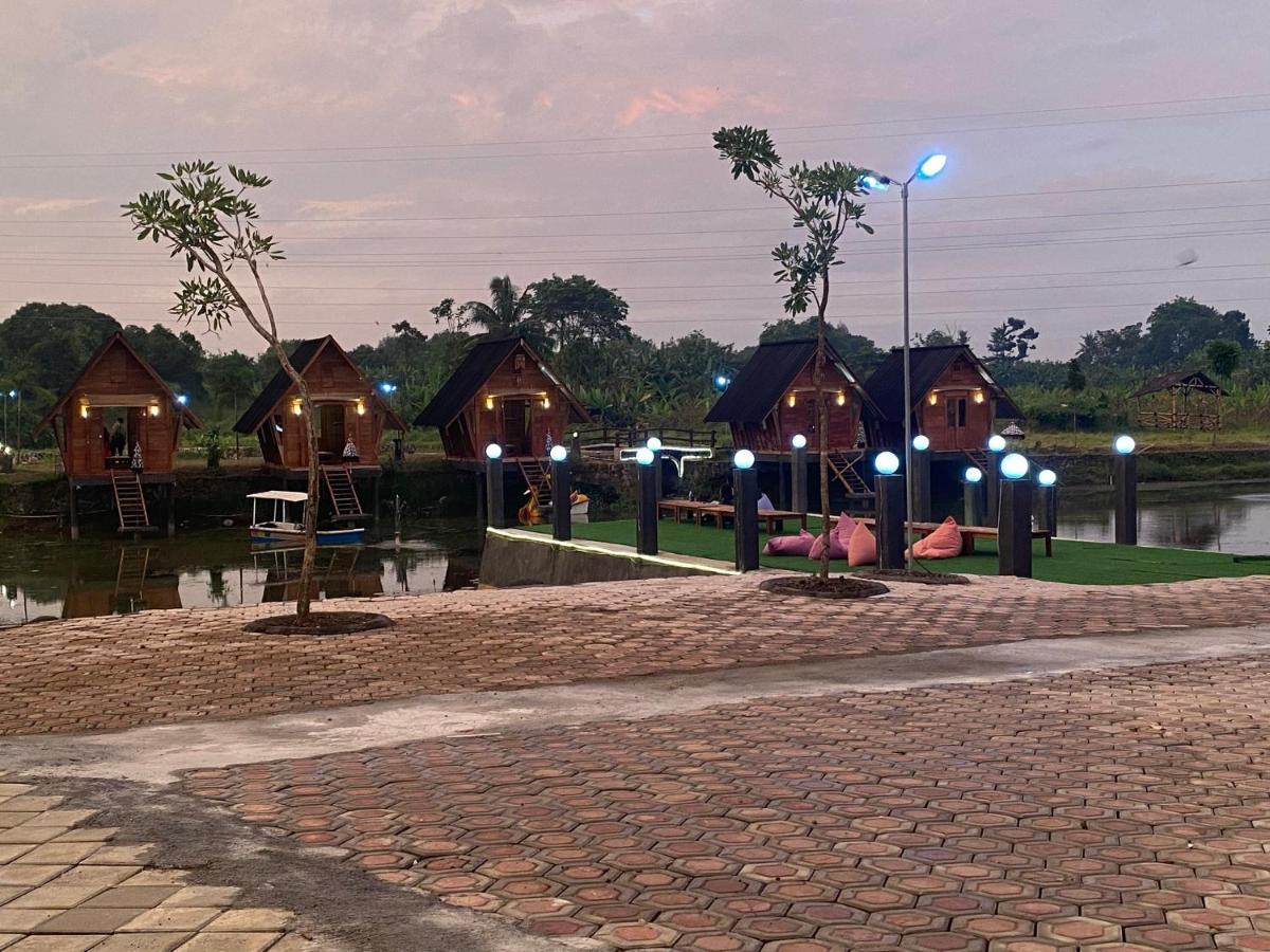 Resort & Resto Talaga Sundayana Subang Exterior photo