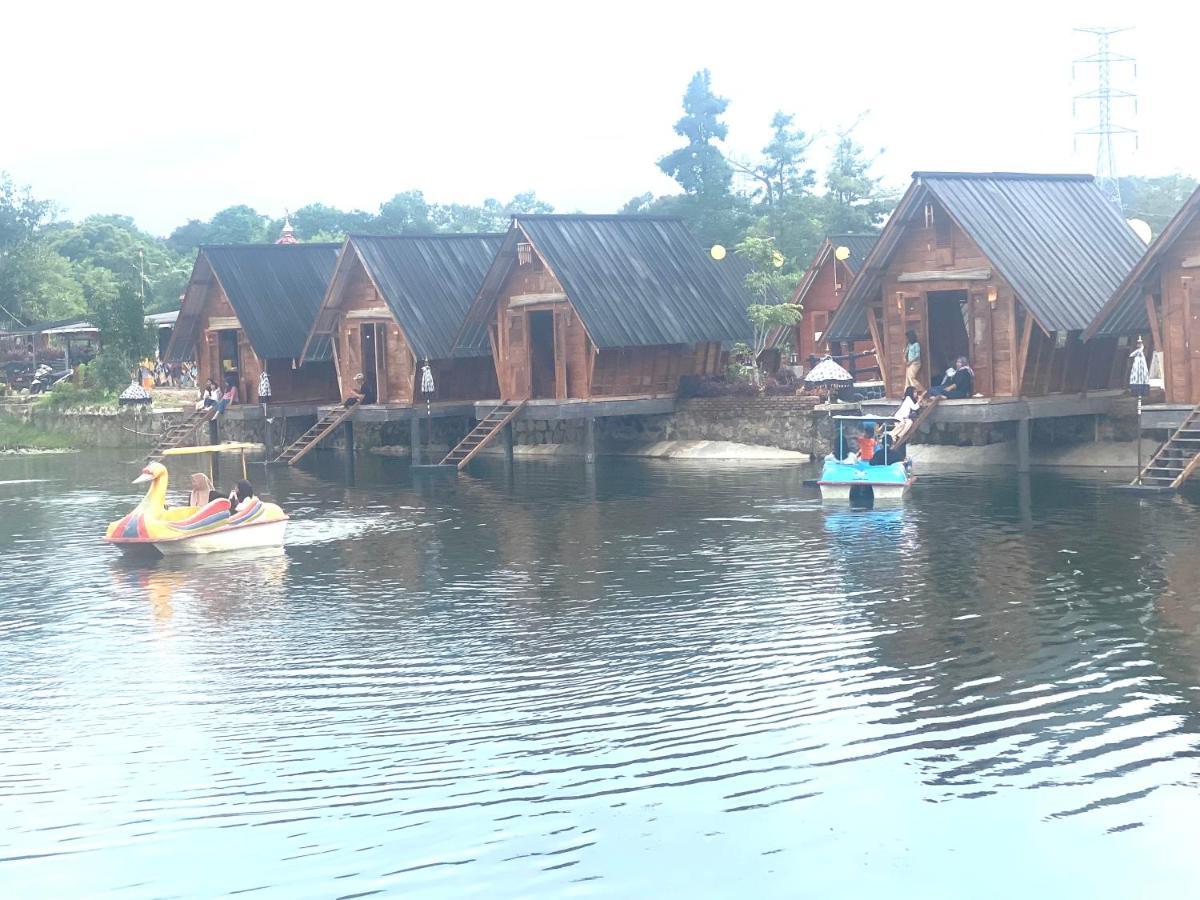 Resort & Resto Talaga Sundayana Subang Exterior photo